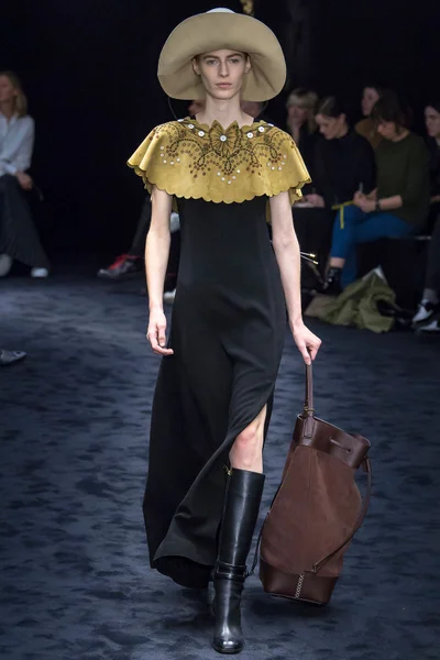 Look 13